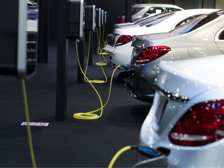 Mercedes hybrides rechargeables et 100% électrique