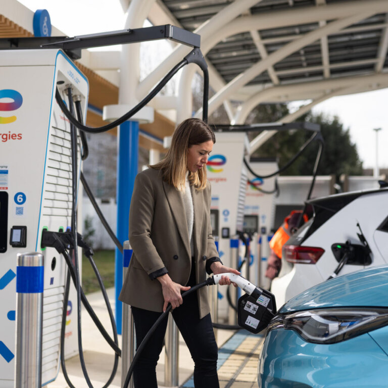 TotalEnergies recharge station électrique